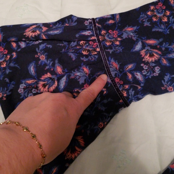 Absolutely Famous XL blouse NWT Navy blue w/lace - Picture 7 of 7